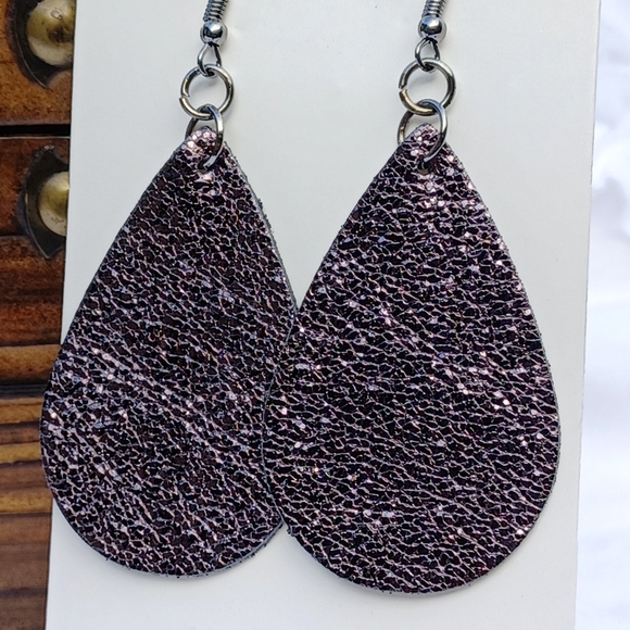 2 pair Fashion faux leather Earrings - Picture 6 of 10